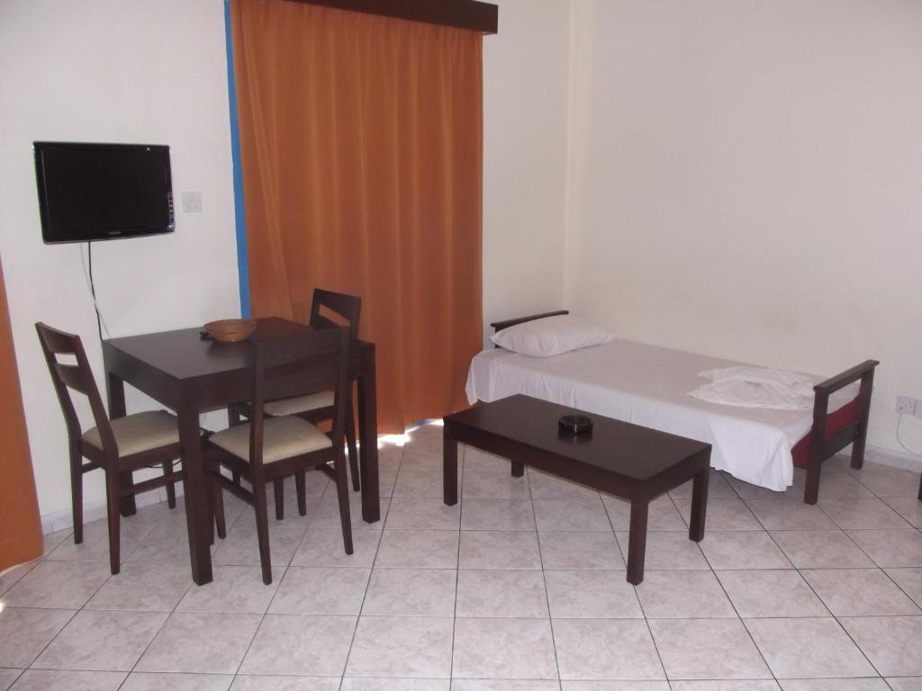 Kefalonitis Hotel Apartments Paphos Bilik gambar