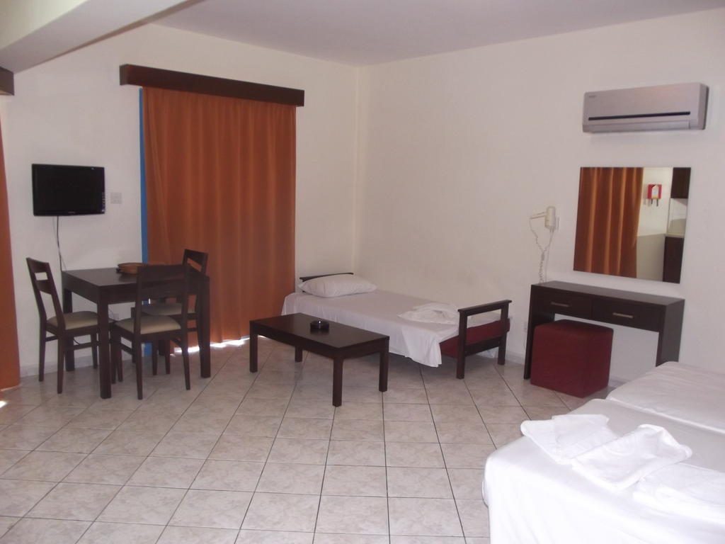 Kefalonitis Hotel Apartments Paphos Bilik gambar
